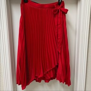 Banana republic 🥰 cute 🥰 cute red pleated skirt. Rare to find For sale